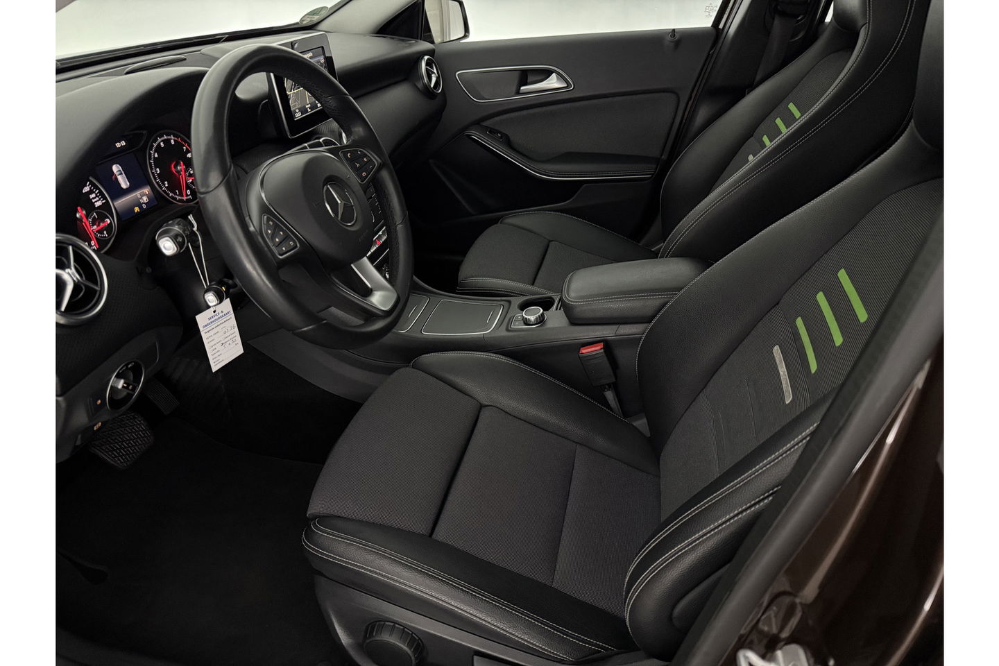 Mercedes-Benz A-Klasse Ambition Airco Cruise LED Navigatie PDC 16"LMV