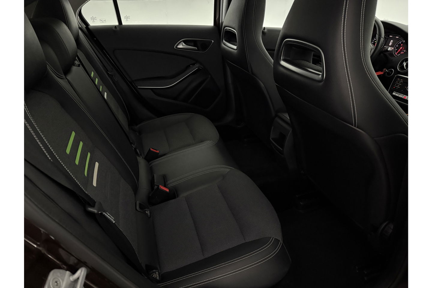 Mercedes-Benz A-Klasse Ambition Airco Cruise LED Navigatie PDC 16"LMV