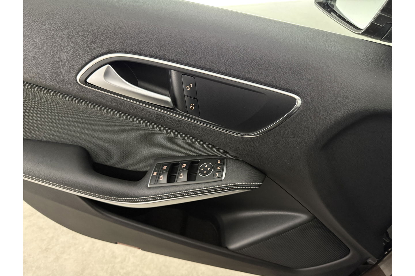 Mercedes-Benz A-Klasse Ambition Airco Cruise LED Navigatie PDC 16"LMV