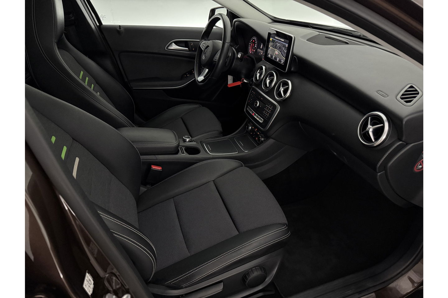 Mercedes-Benz A-Klasse Ambition Airco Cruise LED Navigatie PDC 16"LMV