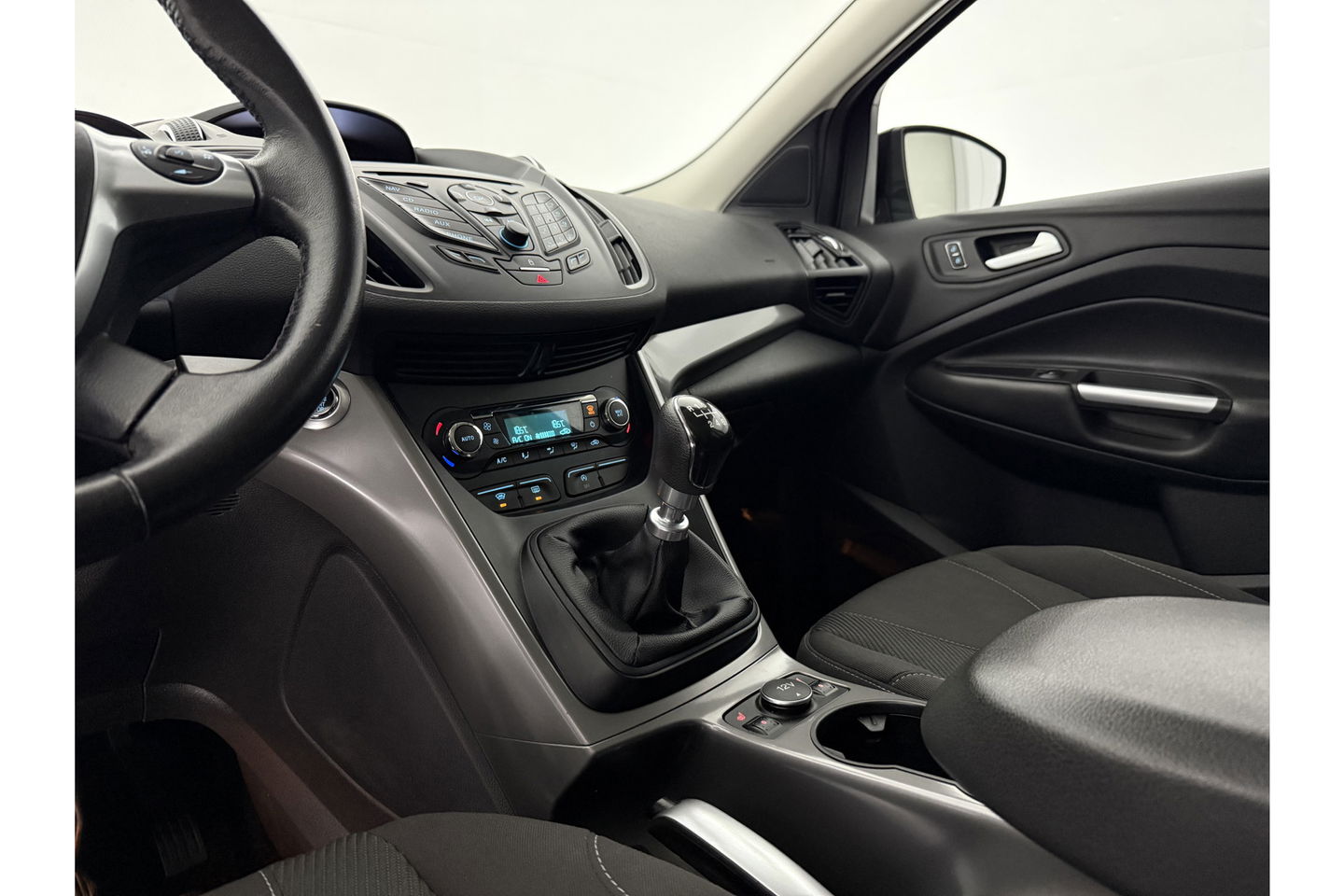 Ford Kuga 1.5 Titanium 150PK Clima Trekhaak Navigatie PDC 17"LMV Stoelverwarming