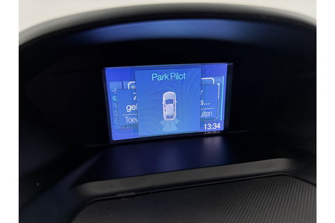 Ford Kuga 1.5 Titanium 150PK Clima Trekhaak Navigatie PDC 17"LMV Stoelverwarming