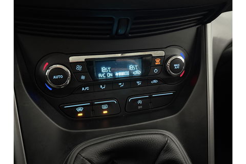 Ford Kuga 1.5 Titanium 150PK Clima Trekhaak Navigatie PDC 17"LMV Stoelverwarming