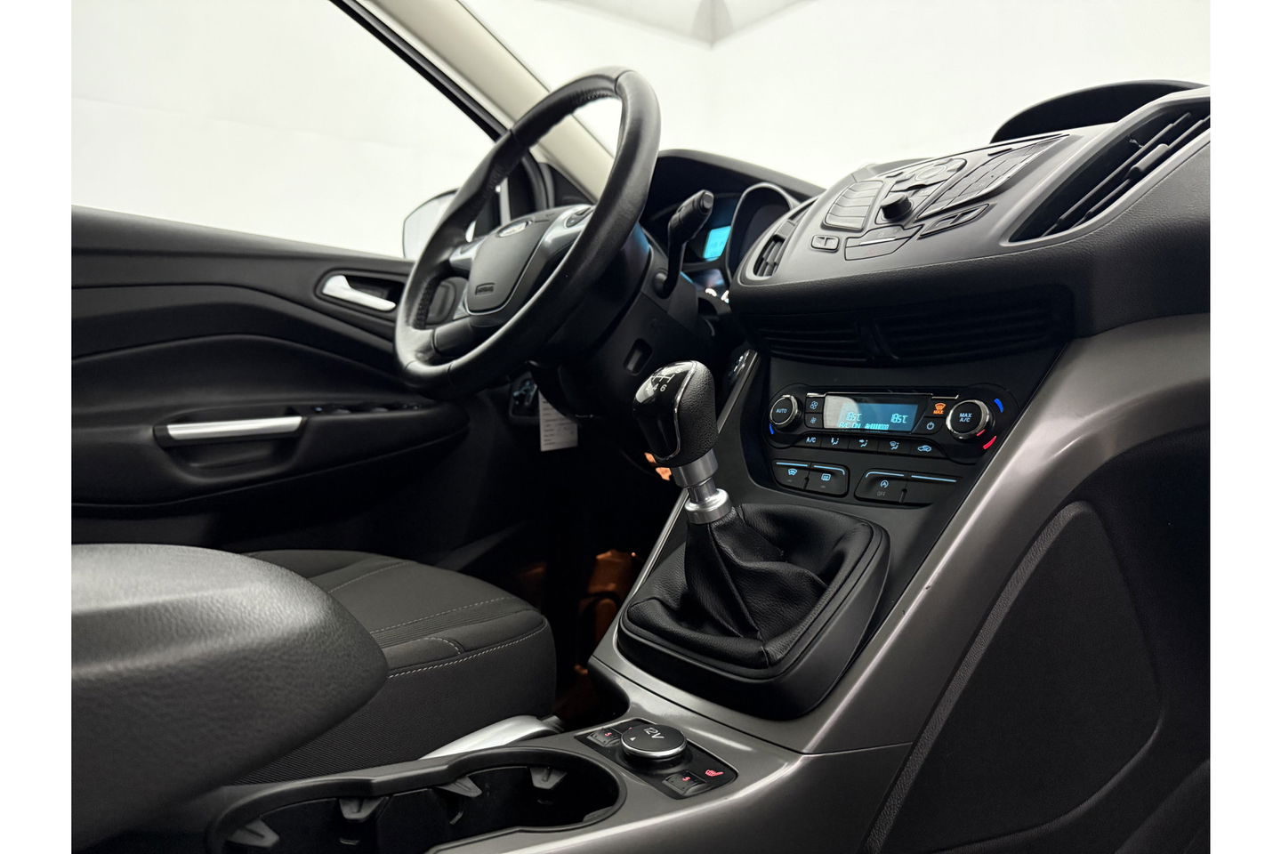 Ford Kuga 1.5 Titanium 150PK Clima Trekhaak Navigatie PDC 17"LMV Stoelverwarming