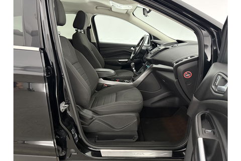Ford Kuga 1.5 Titanium 150PK Clima Trekhaak Navigatie PDC 17"LMV Stoelverwarming