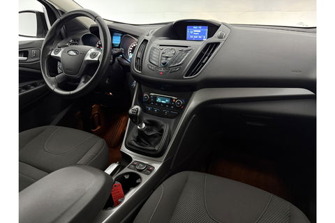 Ford Kuga 1.5 Titanium 150PK Clima Trekhaak Navigatie PDC 17"LMV Stoelverwarming