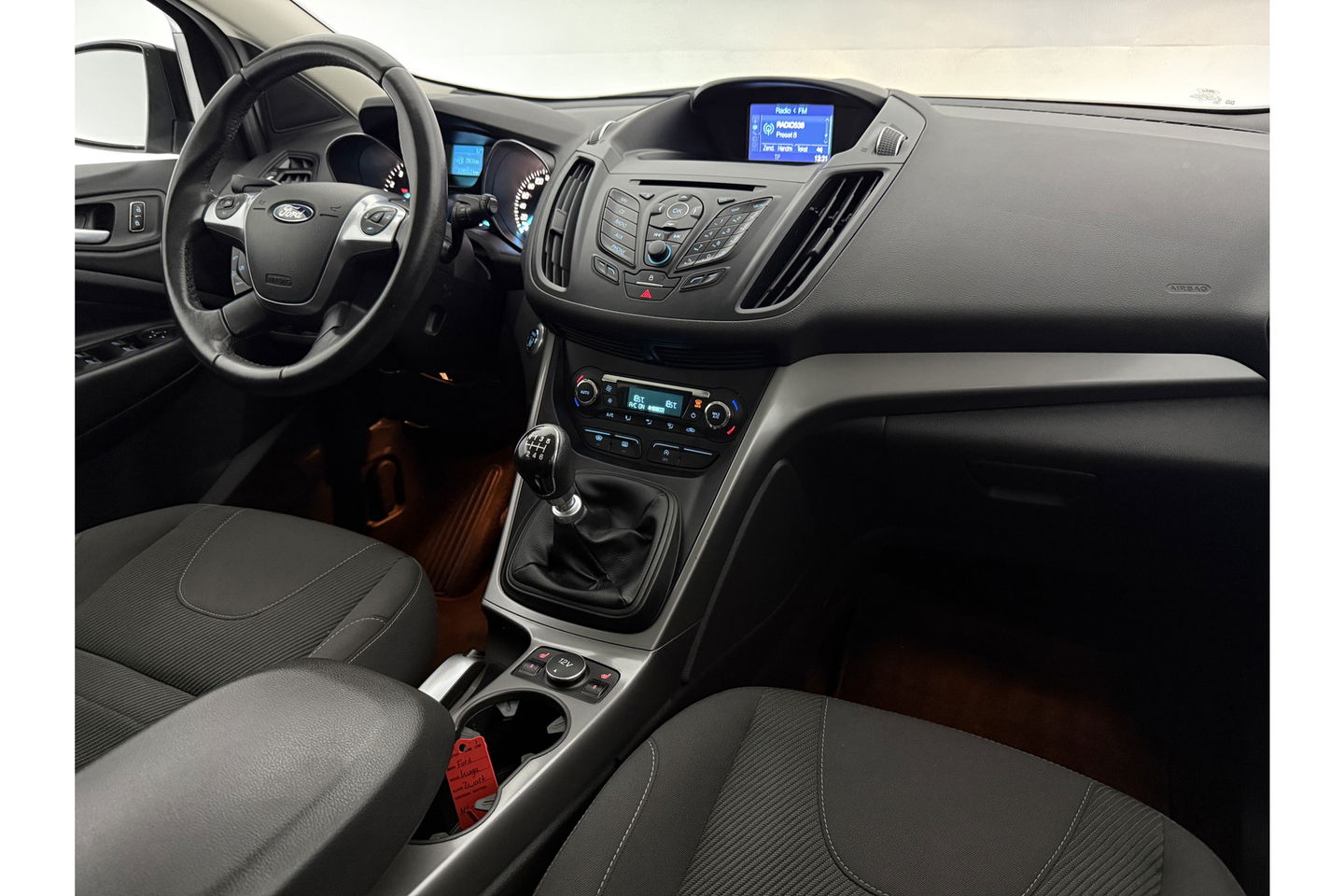 Ford Kuga 1.5 Titanium 150PK Clima Trekhaak Navigatie PDC 17"LMV Stoelverwarming