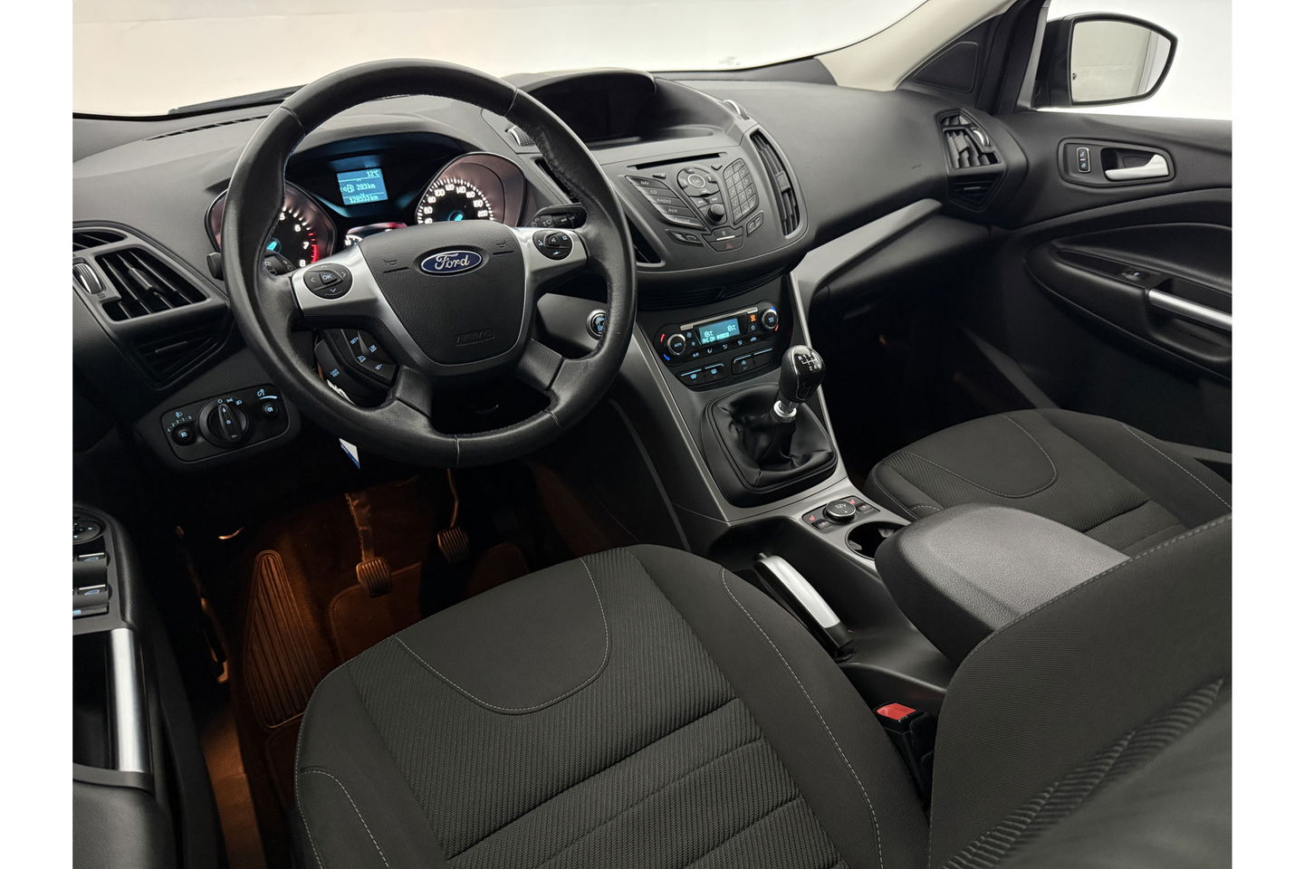 Ford Kuga 1.5 Titanium 150PK Clima Trekhaak Navigatie PDC 17"LMV Stoelverwarming