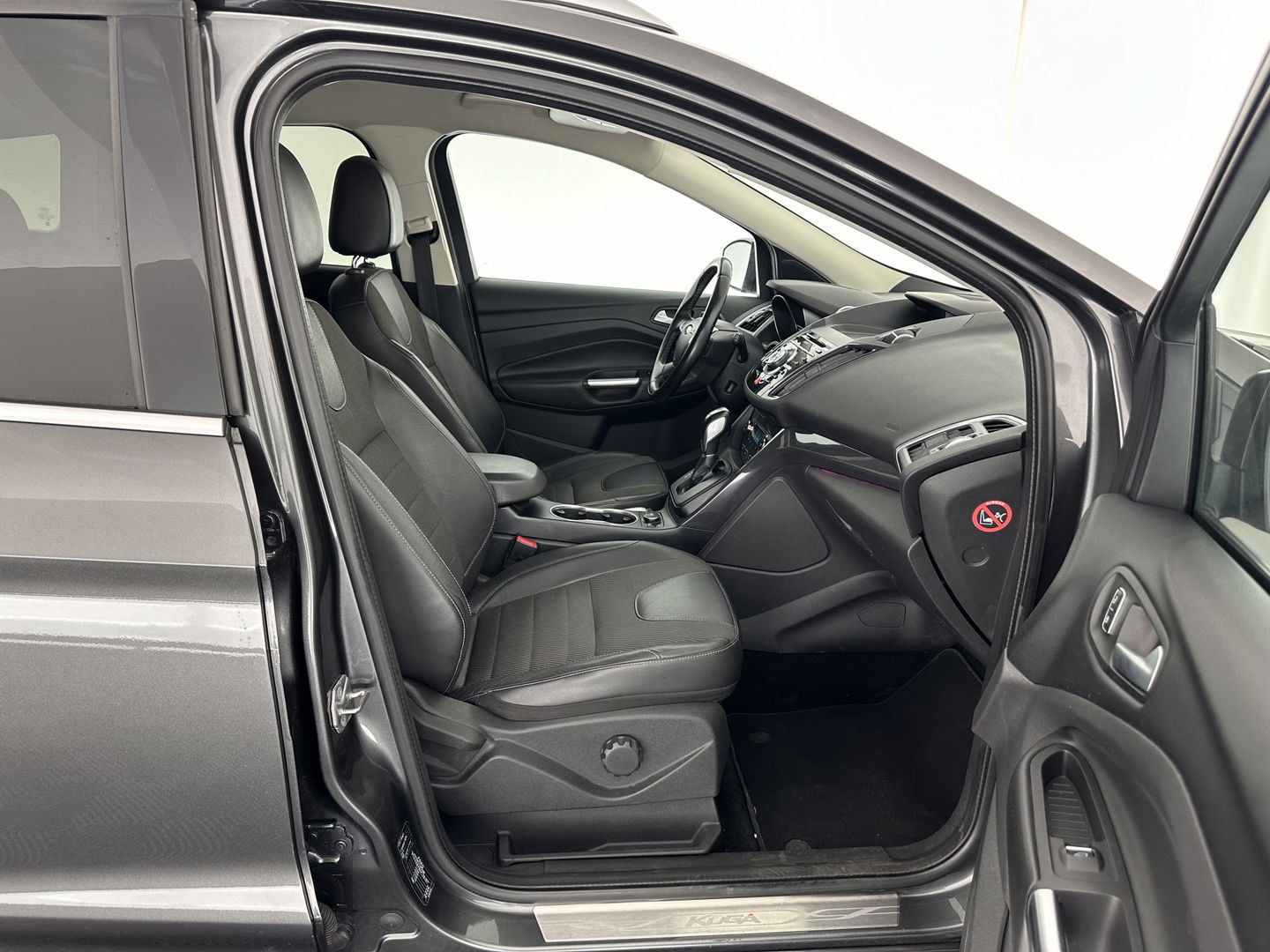 Ford Kuga 1.5 Titanium-Plus Styling-Pack AWD Aut.*LEATHER-FABRIC | XENON | SONY-AUDIO | BLIND-SPOT | KEYLESS | NAVI-FULLMAP | CAMERA | HEATED-SPORT-SEATS | ECC | LANE-ASSIST | PDC | CRUISE | TOWBAR | 19''ALU*