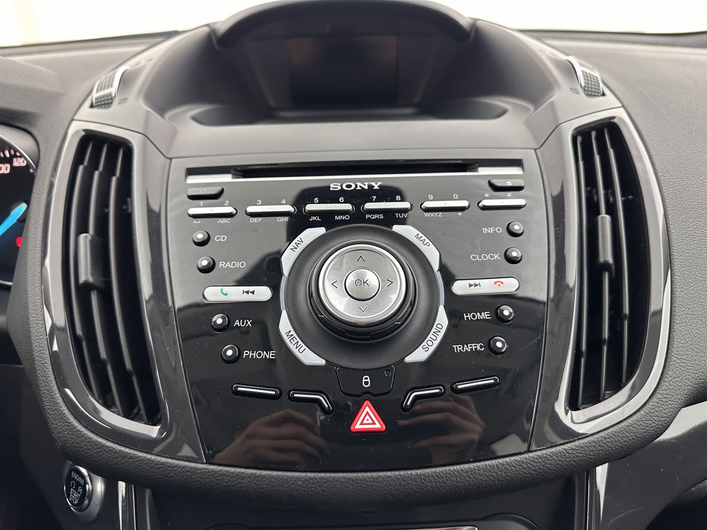 Ford Kuga 1.5 Titanium-Plus Styling-Pack AWD Aut.*LEATHER-FABRIC | XENON | SONY-AUDIO | BLIND-SPOT | KEYLESS | NAVI-FULLMAP | CAMERA | HEATED-SPORT-SEATS | ECC | LANE-ASSIST | PDC | CRUISE | TOWBAR | 19''ALU*