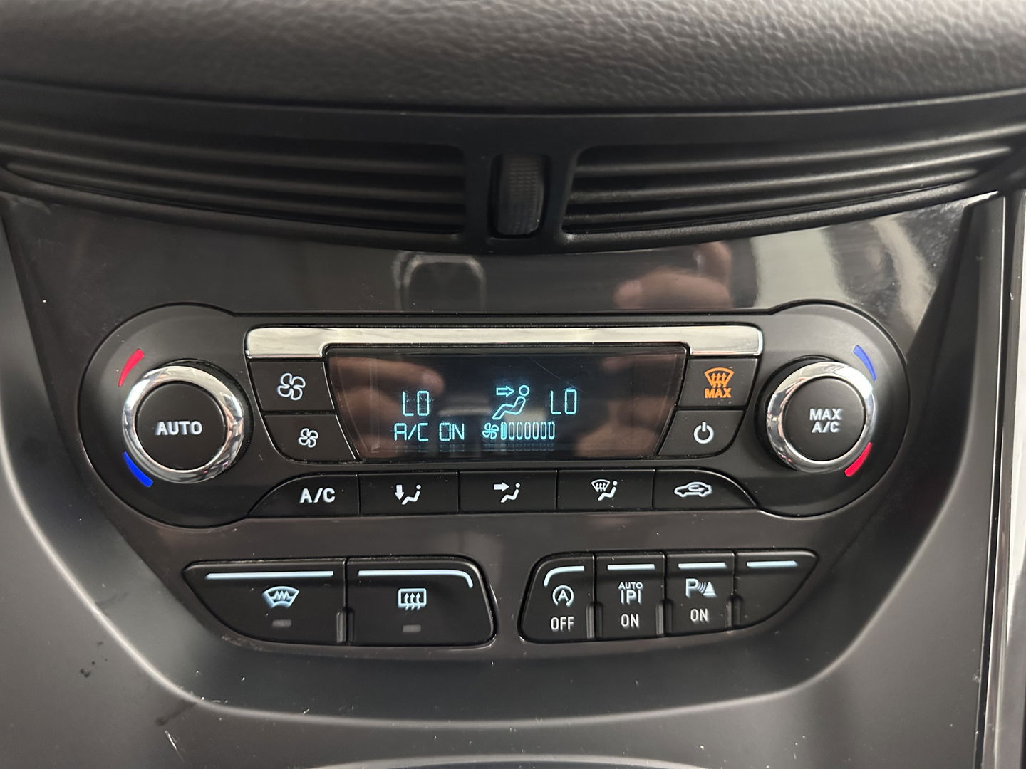 Ford Kuga 1.5 Titanium-Plus Styling-Pack AWD Aut.*LEATHER-FABRIC | XENON | SONY-AUDIO | BLIND-SPOT | KEYLESS | NAVI-FULLMAP | CAMERA | HEATED-SPORT-SEATS | ECC | LANE-ASSIST | PDC | CRUISE | TOWBAR | 19''ALU*