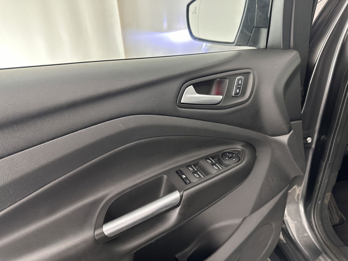 Ford Kuga 1.5 Titanium-Plus Styling-Pack AWD Aut.*LEATHER-FABRIC | XENON | SONY-AUDIO | BLIND-SPOT | KEYLESS | NAVI-FULLMAP | CAMERA | HEATED-SPORT-SEATS | ECC | LANE-ASSIST | PDC | CRUISE | TOWBAR | 19''ALU*
