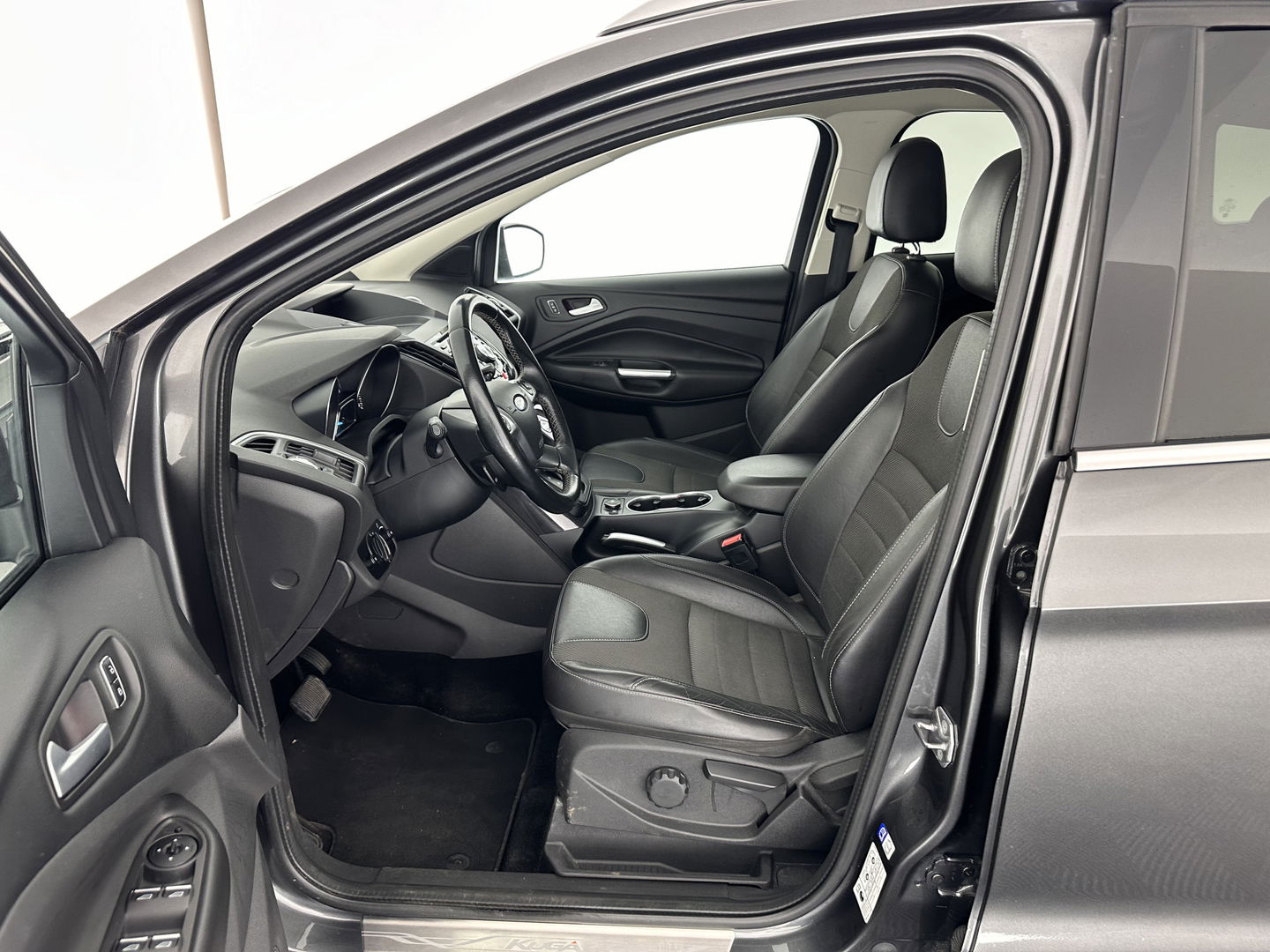 Ford Kuga 1.5 Titanium-Plus Styling-Pack AWD Aut.*LEATHER-FABRIC | XENON | SONY-AUDIO | BLIND-SPOT | KEYLESS | NAVI-FULLMAP | CAMERA | HEATED-SPORT-SEATS | ECC | LANE-ASSIST | PDC | CRUISE | TOWBAR | 19''ALU*