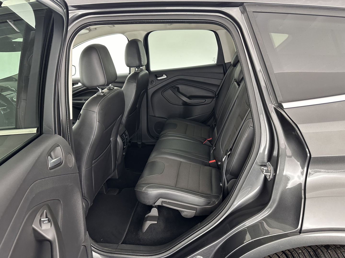 Ford Kuga 1.5 Titanium-Plus Styling-Pack AWD Aut.*LEATHER-FABRIC | XENON | SONY-AUDIO | BLIND-SPOT | KEYLESS | NAVI-FULLMAP | CAMERA | HEATED-SPORT-SEATS | ECC | LANE-ASSIST | PDC | CRUISE | TOWBAR | 19''ALU*