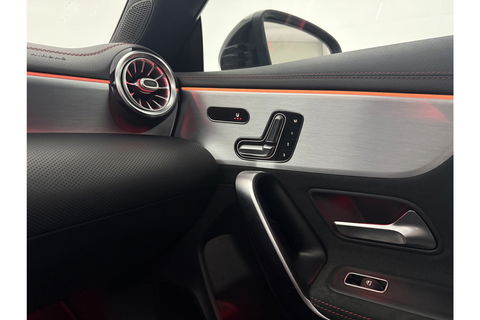 Mercedes-Benz CLA-Klasse 180 AMG Pano LED Sfeerverl. Camera Memory Carplay Virtual Clima Cruise Navi PDC 18''LMV