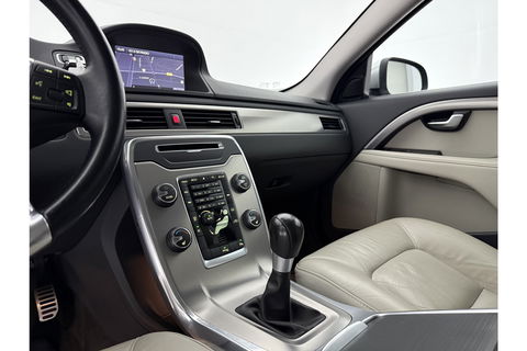 Volvo V70 1.6 T4 Limited Edition | NIEUWE APK tot 05-2026 | 180PK Clima Cruise Trekhaak LED Navi Leder PDC 17"LMV