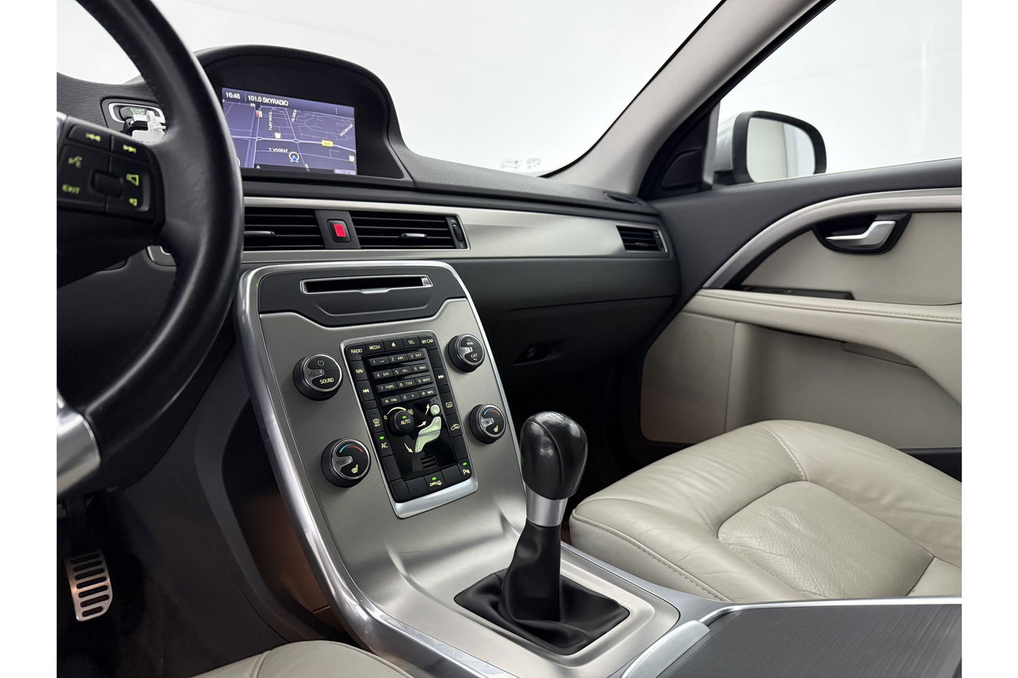 Volvo V70 1.6 T4 Limited Edition | NIEUWE APK tot 05-2026 | 180PK Clima Cruise Trekhaak LED Navi Leder PDC 17"LMV