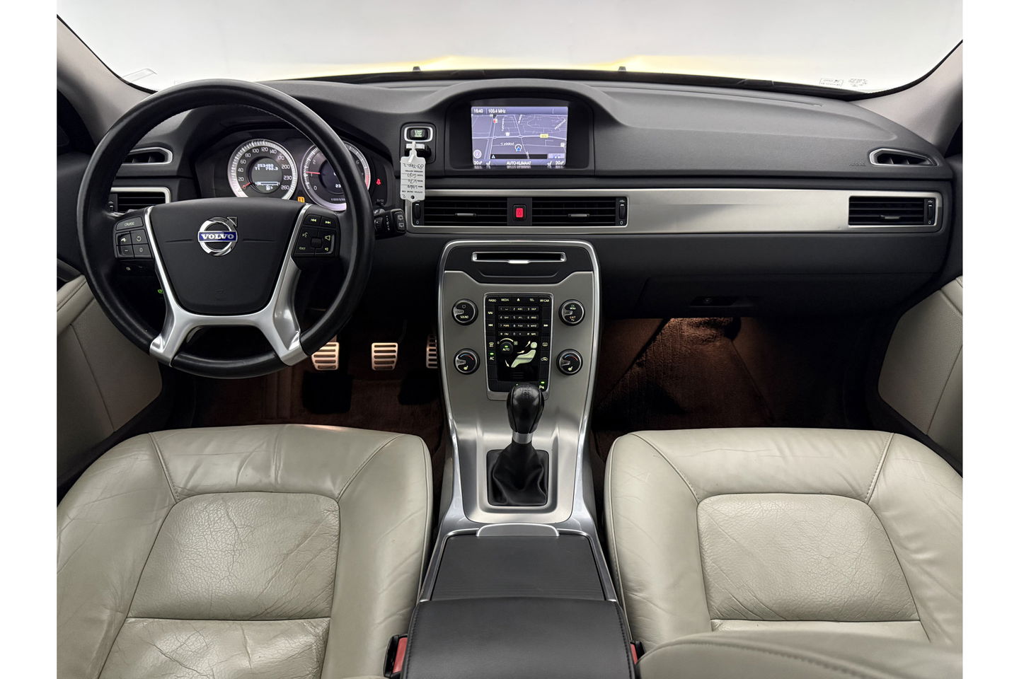 Volvo V70 1.6 T4 Limited Edition | NIEUWE APK tot 05-2026 | 180PK Clima Cruise Trekhaak LED Navi Leder PDC 17"LMV
