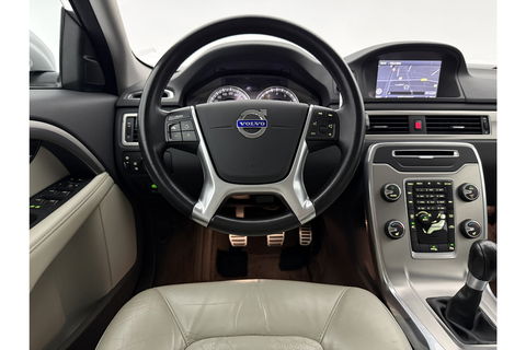 Volvo V70 1.6 T4 Limited Edition | NIEUWE APK tot 05-2026 | 180PK Clima Cruise Trekhaak LED Navi Leder PDC 17"LMV