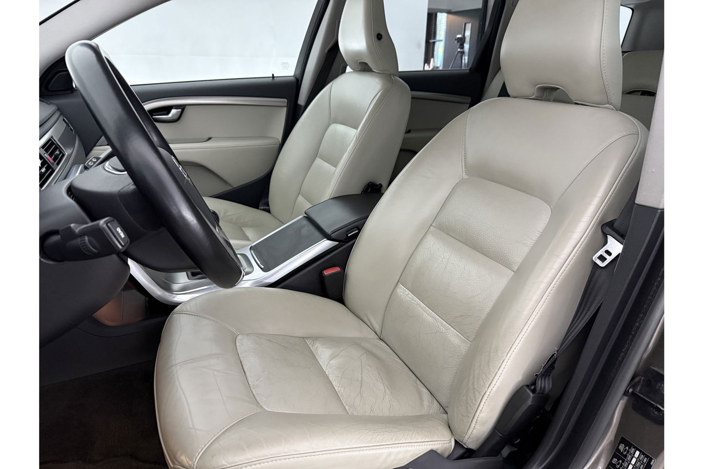 Volvo V70 1.6 T4 Limited Edition | NIEUWE APK tot 05-2026 | 180PK Clima Cruise Trekhaak LED Navi Leder PDC 17"LMV