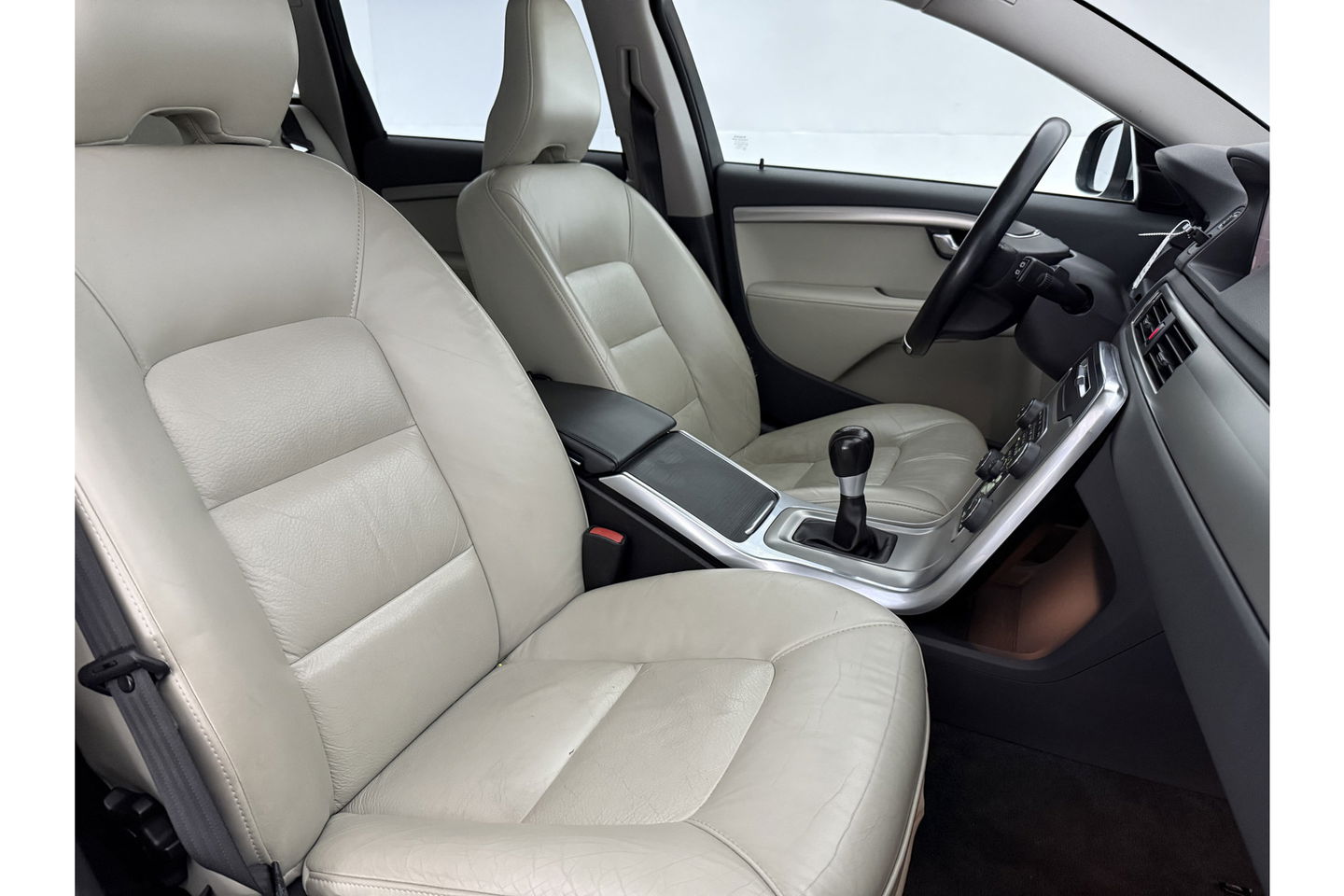 Volvo V70 1.6 T4 Limited Edition | NIEUWE APK tot 05-2026 | 180PK Clima Cruise Trekhaak LED Navi Leder PDC 17"LMV