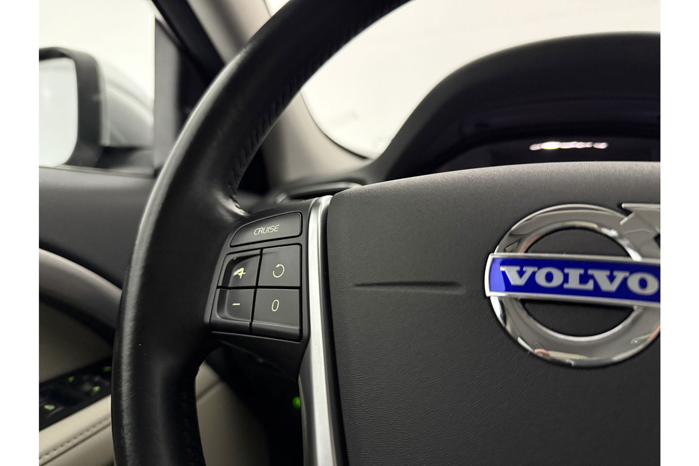 Volvo V70 1.6 T4 Limited Edition | NIEUWE APK tot 05-2026 | 180PK Clima Cruise Trekhaak LED Navi Leder PDC 17"LMV
