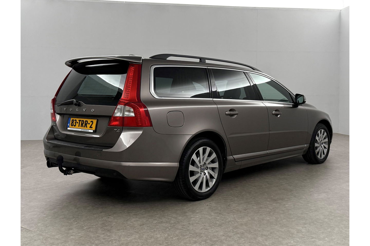 Volvo V70 1.6 T4 Limited Edition | NIEUWE APK tot 05-2026 | 180PK Clima Cruise Trekhaak LED Navi Leder PDC 17"LMV