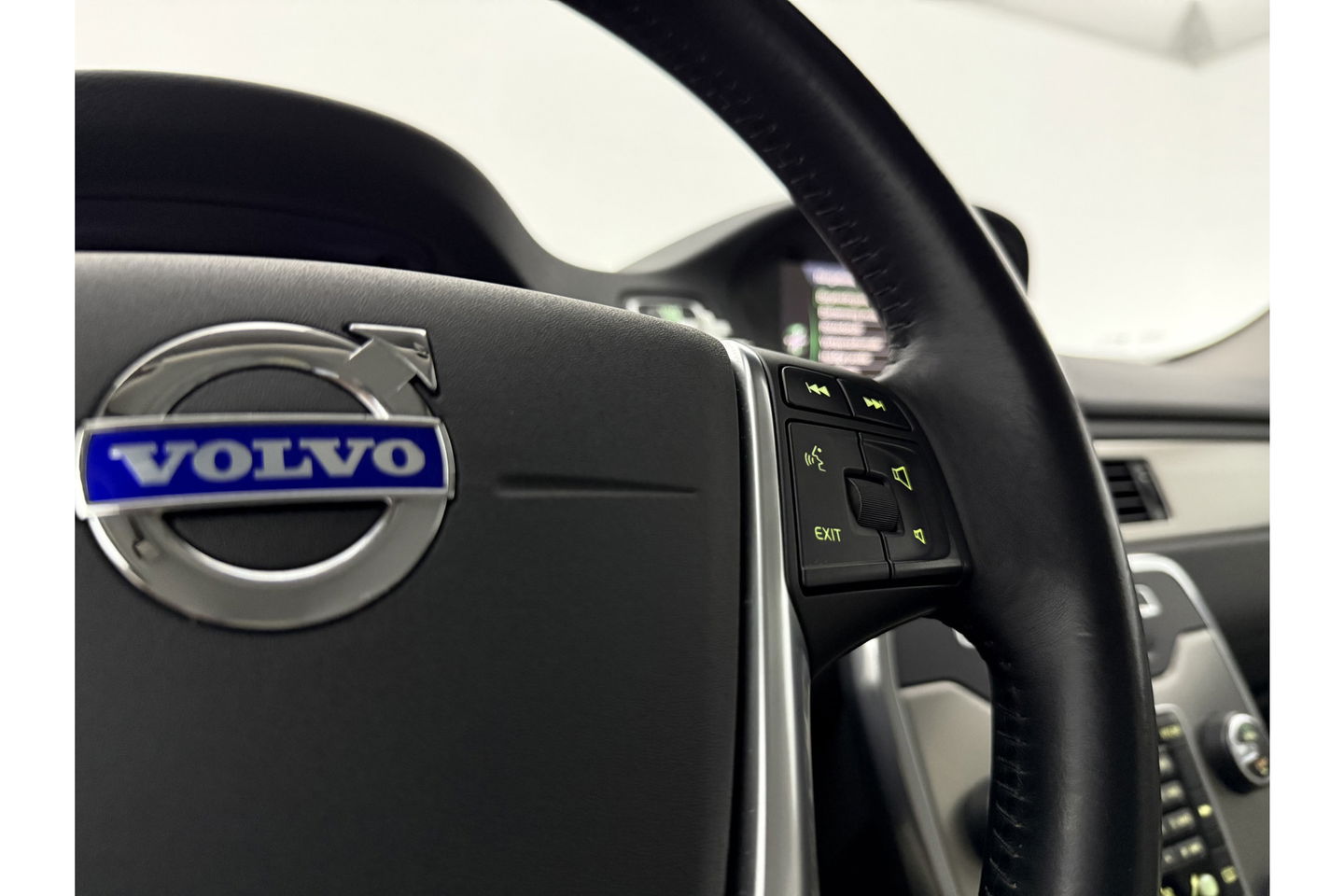 Volvo V70 1.6 T4 Limited Edition | NIEUWE APK tot 05-2026 | 180PK Clima Cruise Trekhaak LED Navi Leder PDC 17"LMV