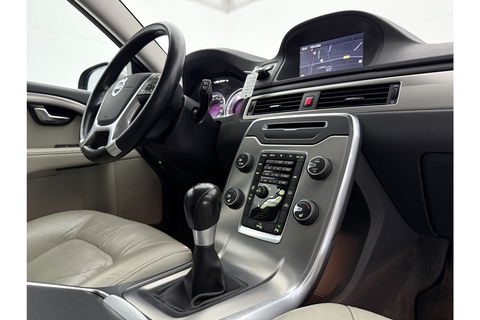 Volvo V70 1.6 T4 Limited Edition | NIEUWE APK tot 05-2026 | 180PK Clima Cruise Trekhaak LED Navi Leder PDC 17"LMV