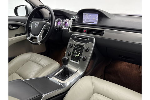 Volvo V70 1.6 T4 Limited Edition | NIEUWE APK tot 05-2026 | 180PK Clima Cruise Trekhaak LED Navi Leder PDC 17"LMV