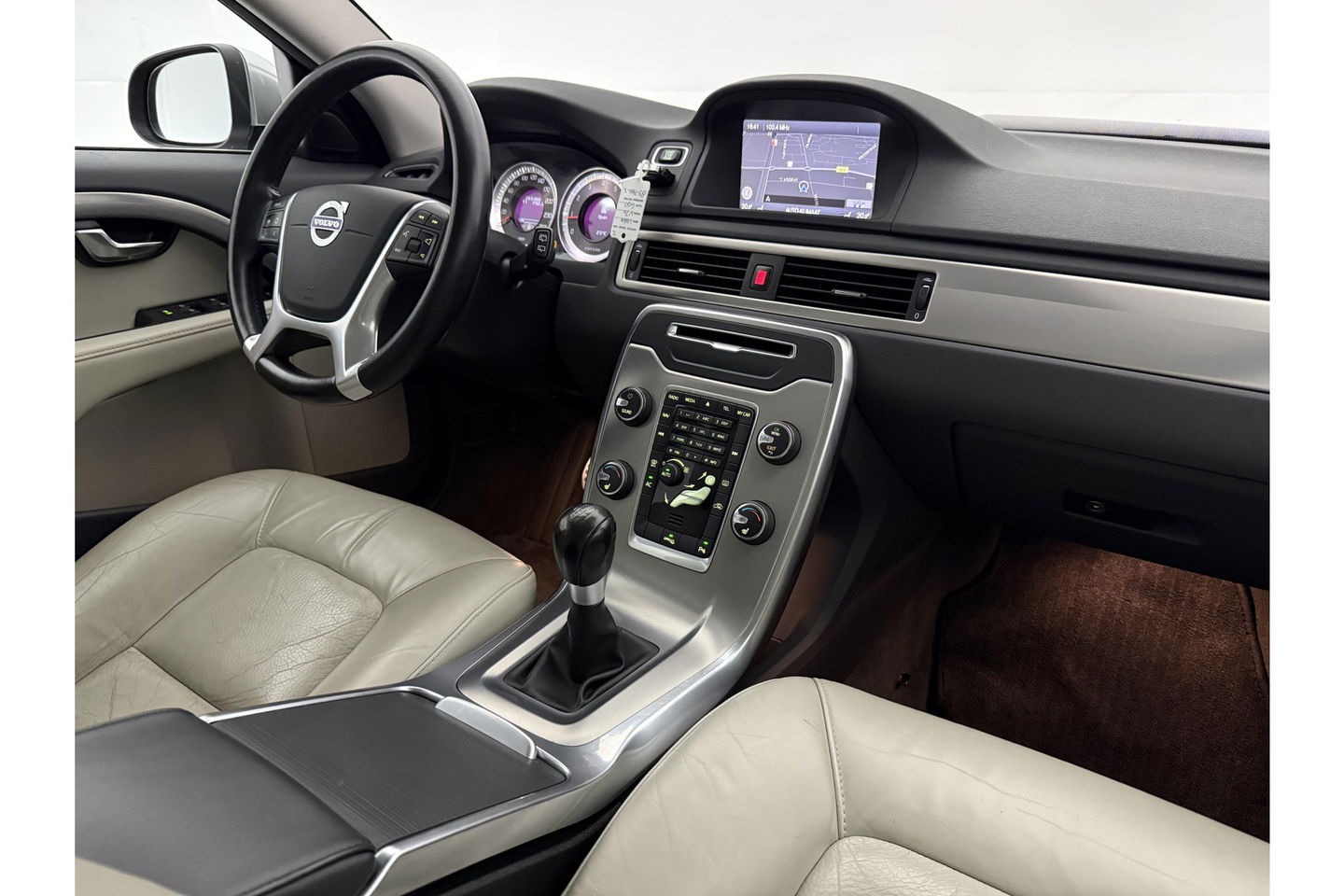 Volvo V70 1.6 T4 Limited Edition | NIEUWE APK tot 05-2026 | 180PK Clima Cruise Trekhaak LED Navi Leder PDC 17"LMV