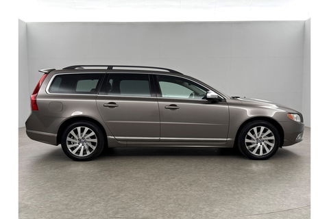 Volvo V70 1.6 T4 Limited Edition | NIEUWE APK tot 05-2026 | 180PK Clima Cruise Trekhaak LED Navi Leder PDC 17"LMV