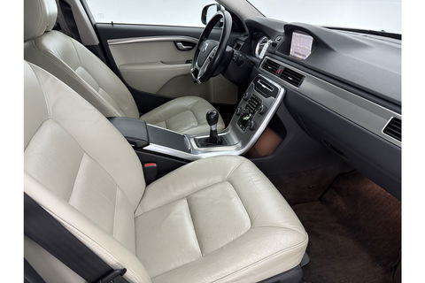 Volvo V70 1.6 T4 Limited Edition | NIEUWE APK tot 05-2026 | 180PK Clima Cruise Trekhaak LED Navi Leder PDC 17"LMV
