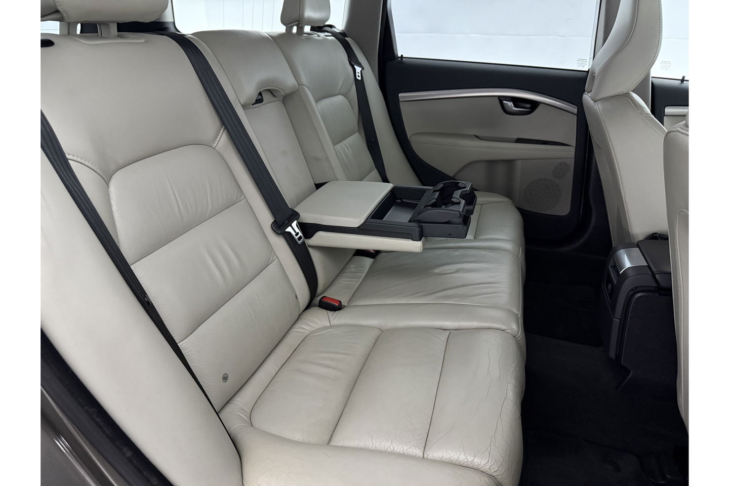 Volvo V70 1.6 T4 Limited Edition | NIEUWE APK tot 05-2026 | 180PK Clima Cruise Trekhaak LED Navi Leder PDC 17"LMV