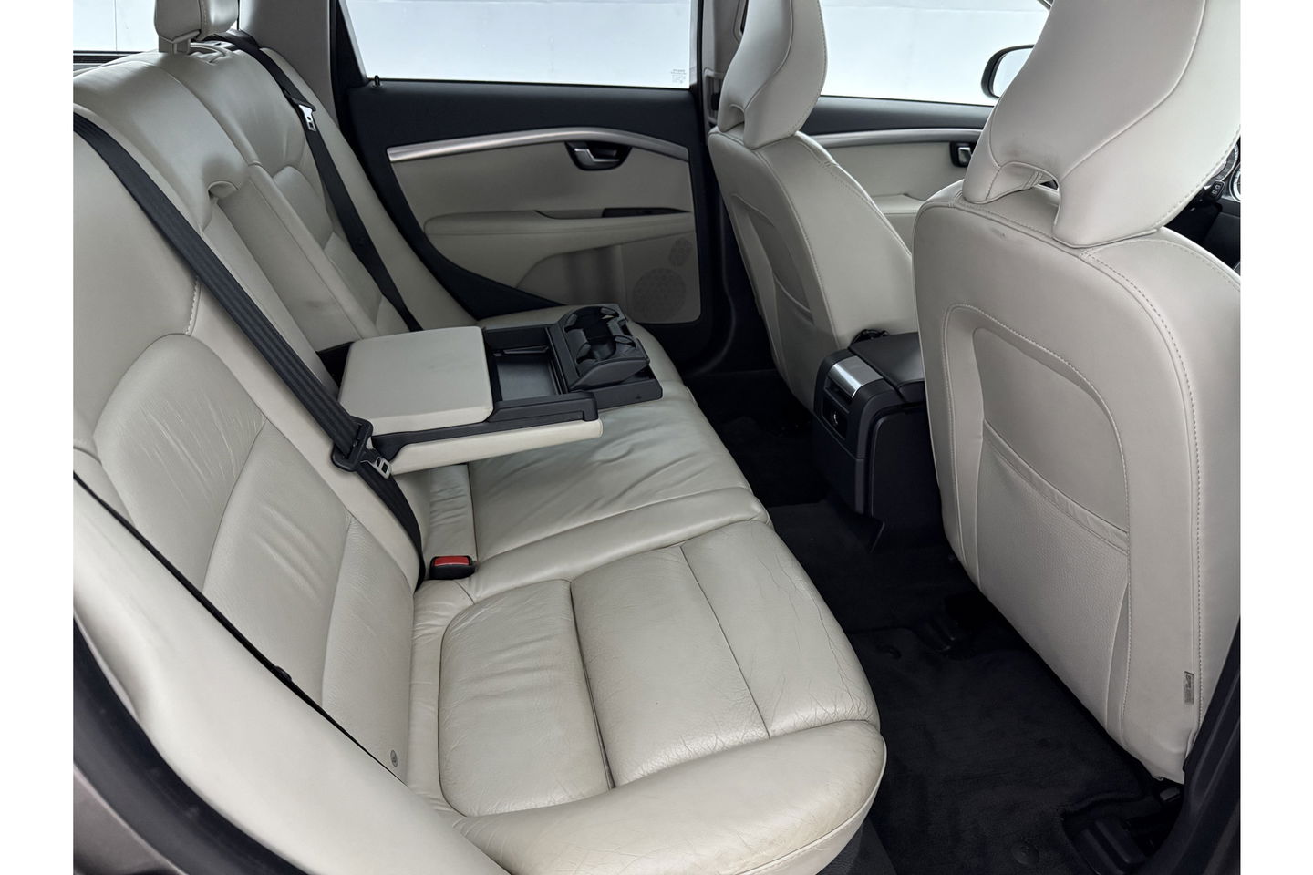 Volvo V70 1.6 T4 Limited Edition | NIEUWE APK tot 05-2026 | 180PK Clima Cruise Trekhaak LED Navi Leder PDC 17"LMV
