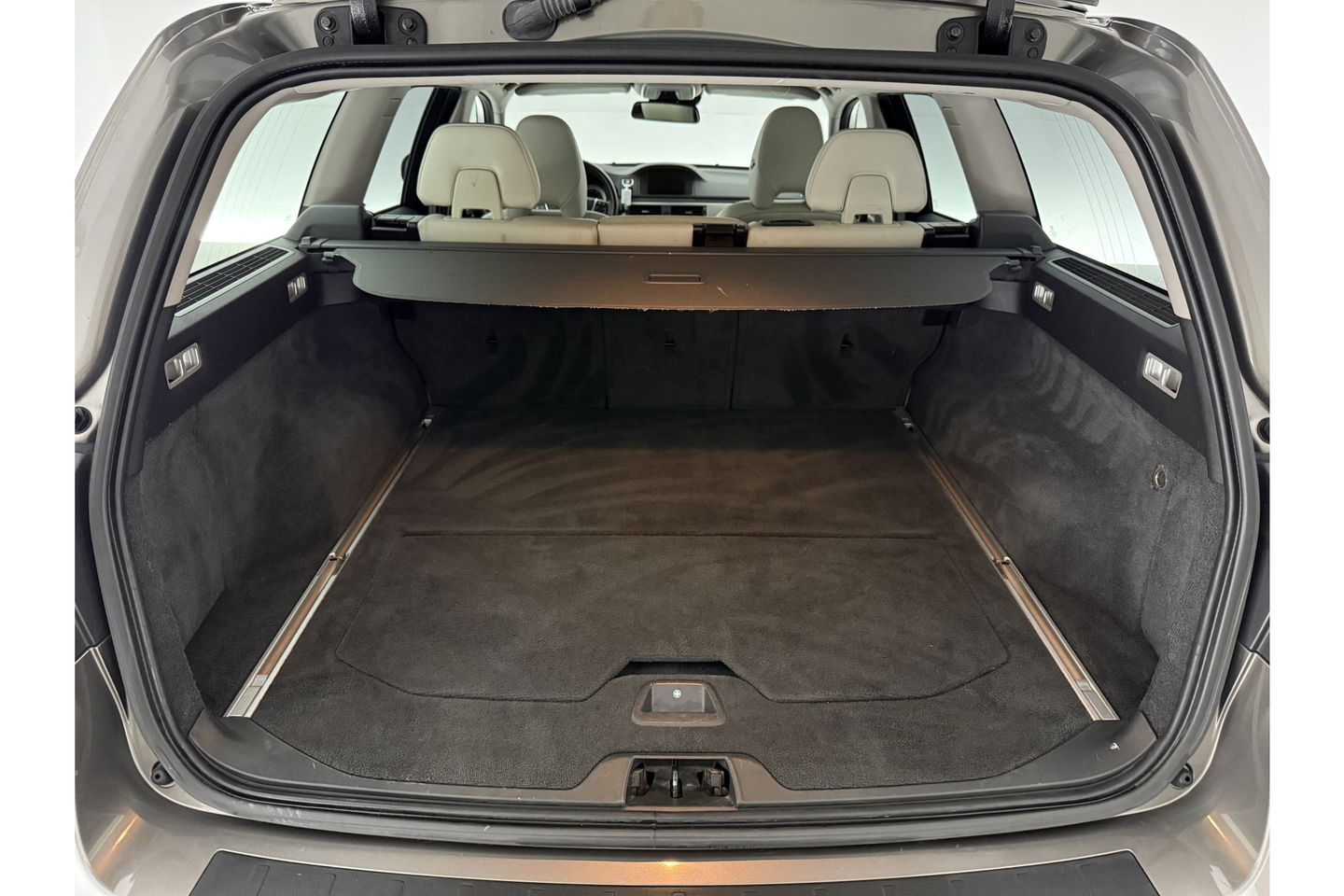 Volvo V70 1.6 T4 Limited Edition | NIEUWE APK tot 05-2026 | 180PK Clima Cruise Trekhaak LED Navi Leder PDC 17"LMV