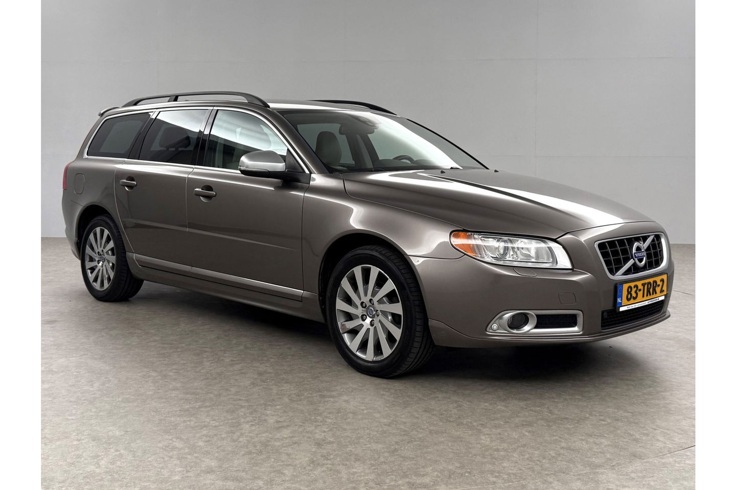 Volvo V70 1.6 T4 Limited Edition | NIEUWE APK tot 05-2026 | 180PK Clima Cruise Trekhaak LED Navi Leder PDC 17"LMV