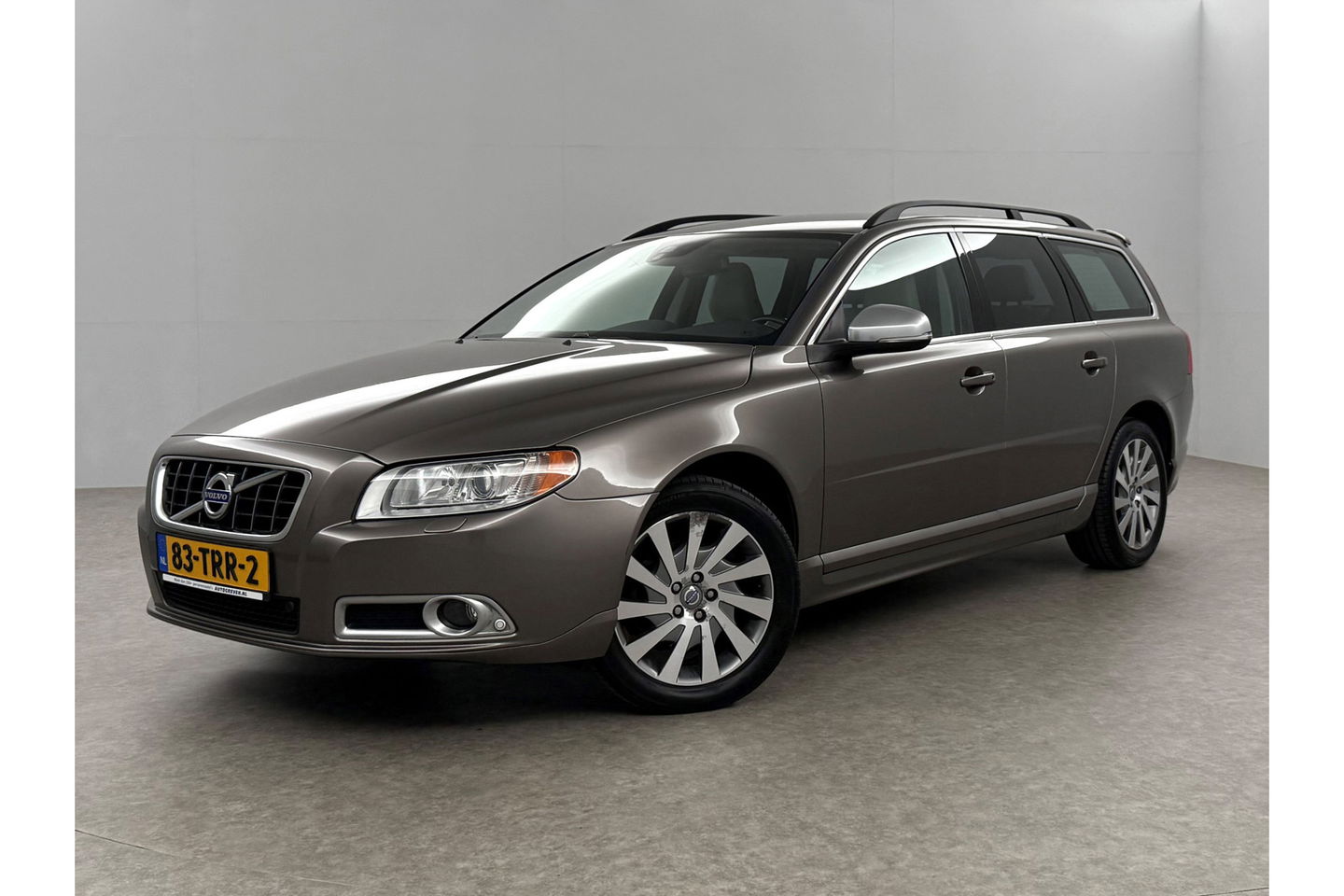 Volvo V70 1.6 T4 Limited Edition | NIEUWE APK tot 05-2026 | 180PK Clima Cruise Trekhaak LED Navi Leder PDC 17"LMV