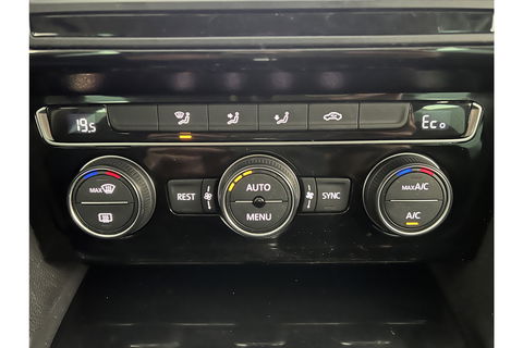Volkswagen Passat 1.4 TSI GTE 231PK DSG Hybride LED Carplay Camera Cruise Clima Navigatie 17"LMV