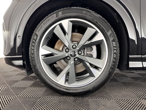 Audi Q4 e-tron 40 S edition 77 kWh S-Line-Sportpack [ 3-Fase ] (INCL-BTW) *HEAT-PUMP | LEATHER-FABRIC | MATRIX-LED | ADAPTIVE-CRUISE | AMBIENT-LIGHT | DIGI-COCKPIT | AUDI-SOUND | DAB+ | KEYLESS | SHIFT-PADDLES | CAMERA | HEATED-SPORTSEATS | 20''ALU*