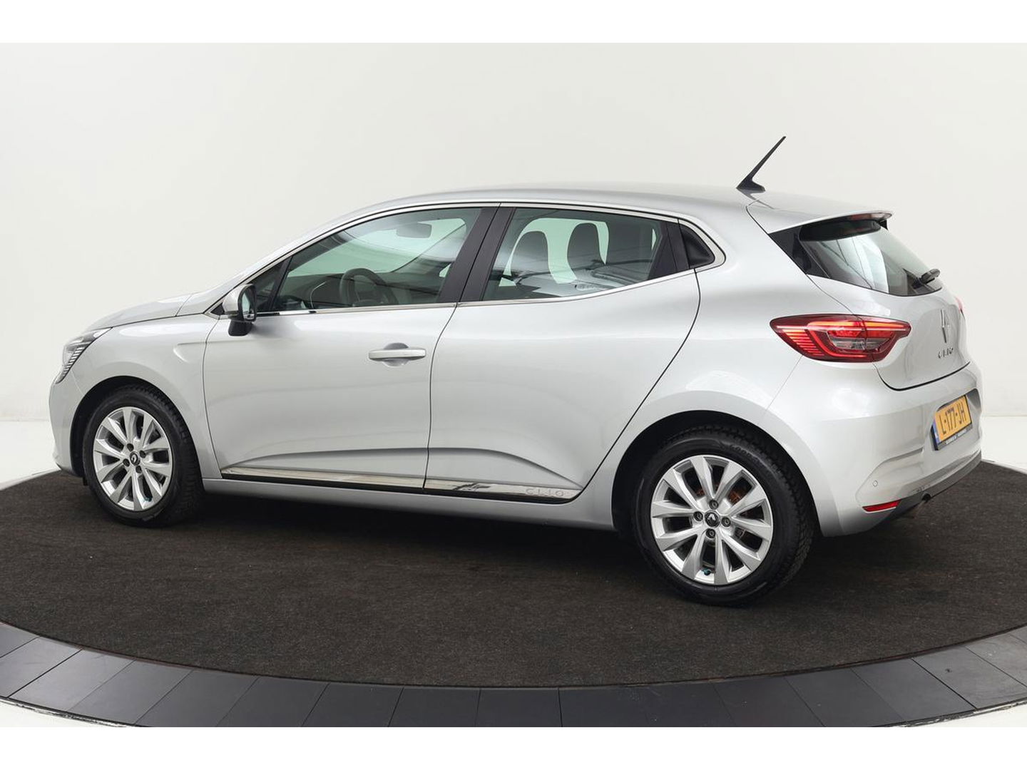Renault Clio 1.0 TCe Intens | Carplay | Full LED | Navigatie | Climate control | PDC | Keyless | Cruise control | Half leder | DAB