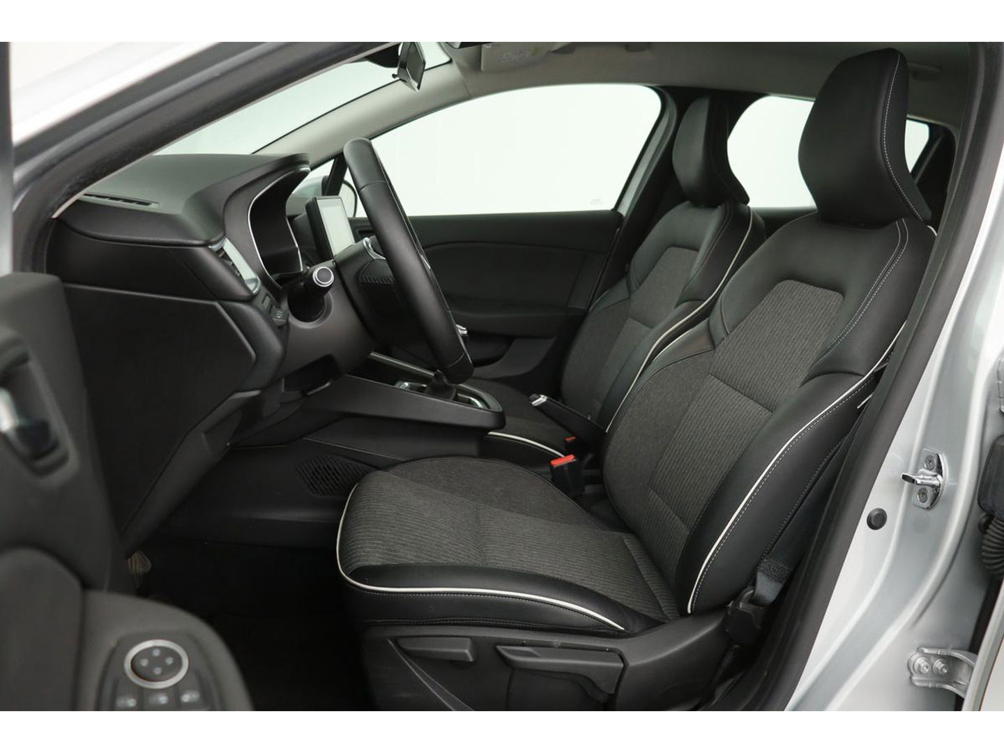 Renault Clio 1.0 TCe Intens | Carplay | Full LED | Navigatie | Climate control | PDC | Keyless | Cruise control | Half leder | DAB