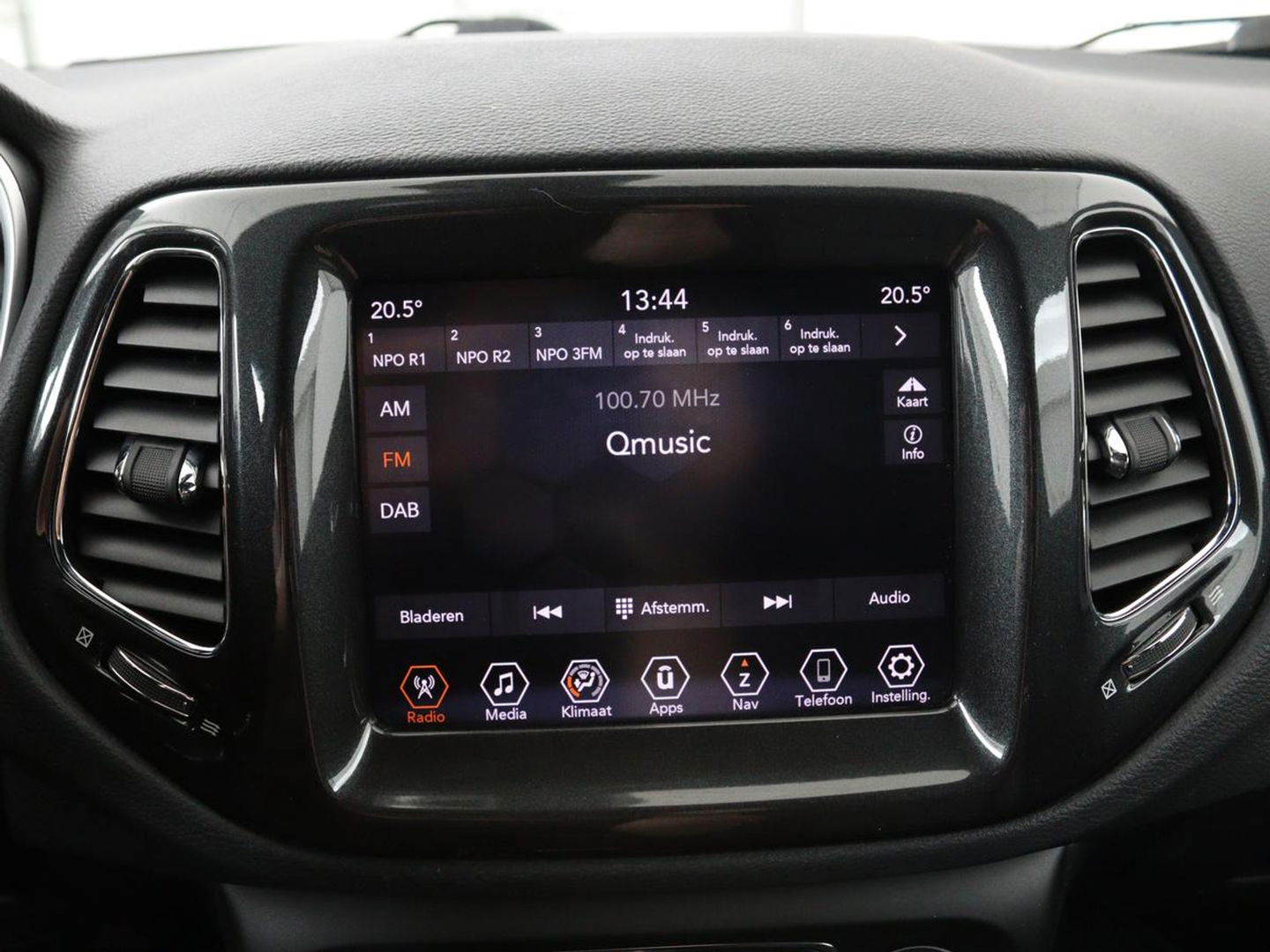 Jeep Compass 4xe 240 Plug-in Hybrid Electric S | Leder | Trekhaak | Alpine Sound | Stoel & stuurverwarming | Navigatie | Xenon | Camera | Carplay | Keyless | Climate control