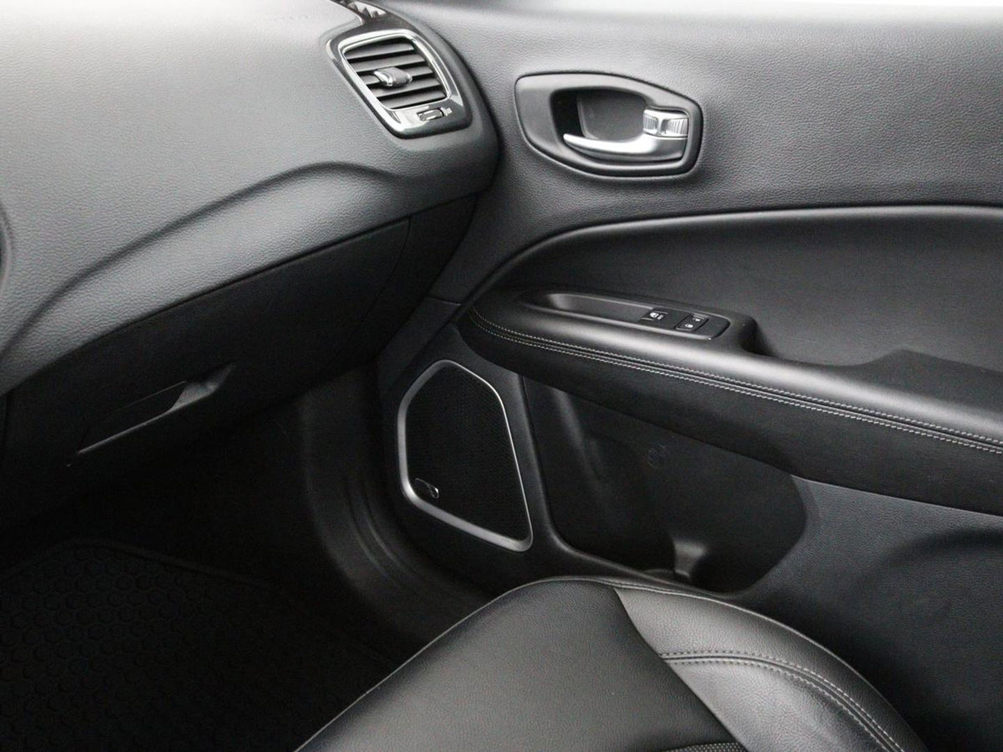 Jeep Compass 4xe 240 Plug-in Hybrid Electric S | Leder | Trekhaak | Alpine Sound | Stoel & stuurverwarming | Navigatie | Xenon | Camera | Carplay | Keyless | Climate control