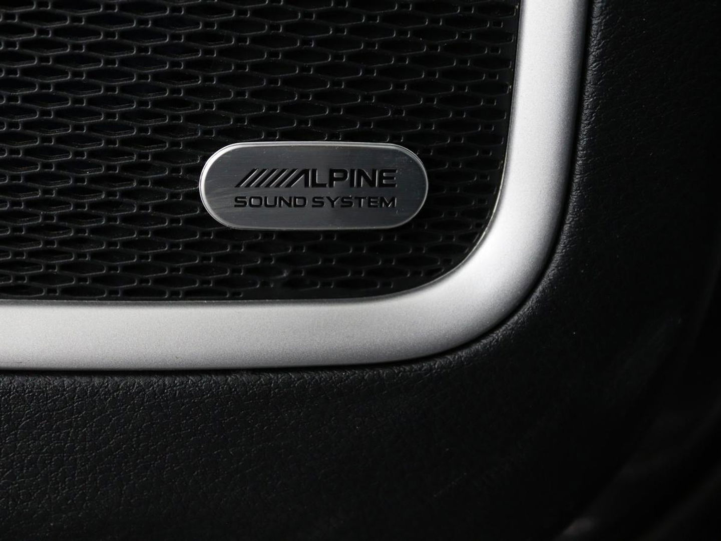 Jeep Compass 4xe 240 Plug-in Hybrid Electric S | Leder | Trekhaak | Alpine Sound | Stoel & stuurverwarming | Navigatie | Xenon | Camera | Carplay | Keyless | Climate control