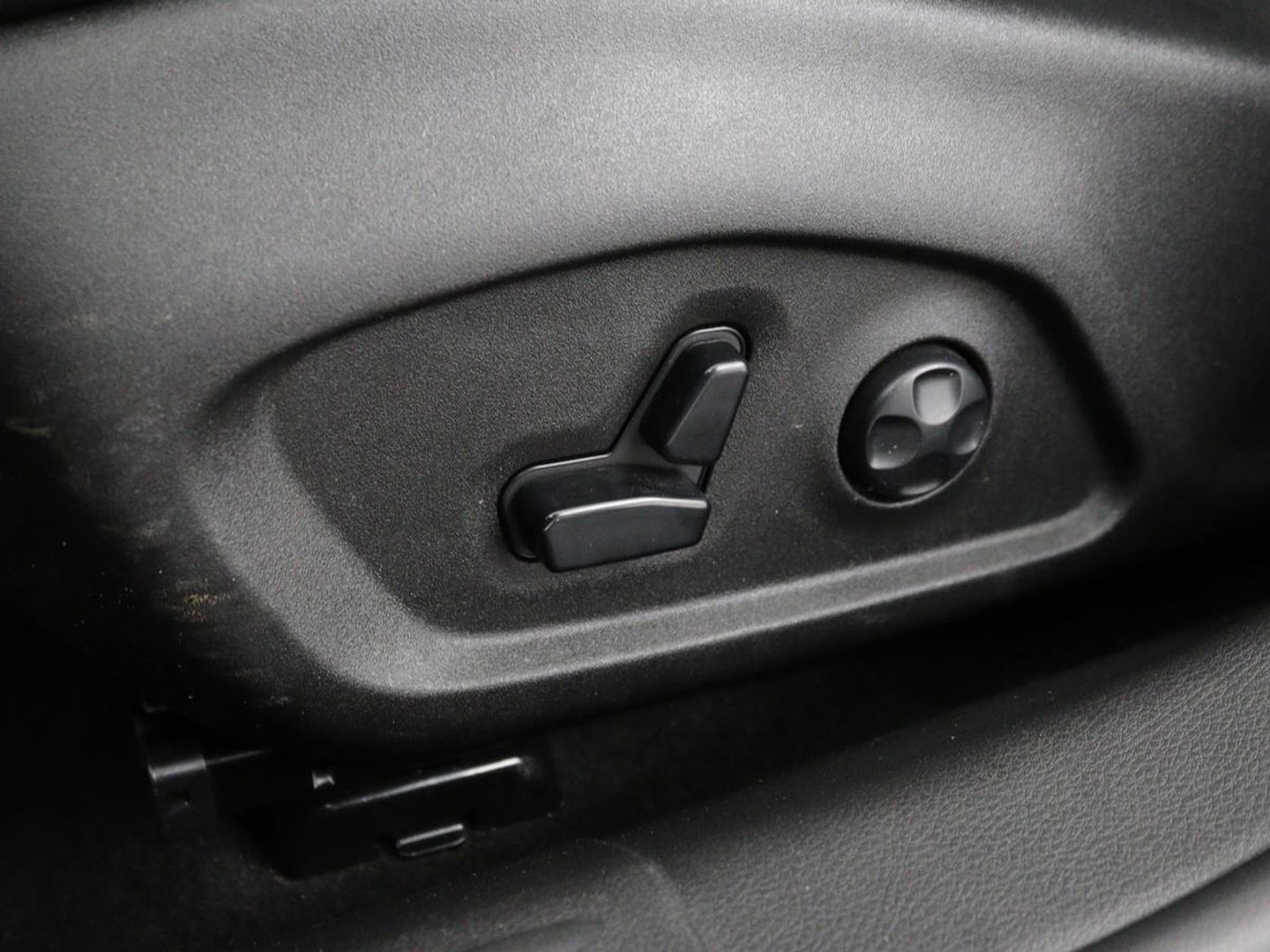 Jeep Compass 4xe 240 Plug-in Hybrid Electric S | Leder | Trekhaak | Alpine Sound | Stoel & stuurverwarming | Navigatie | Xenon | Camera | Carplay | Keyless | Climate control