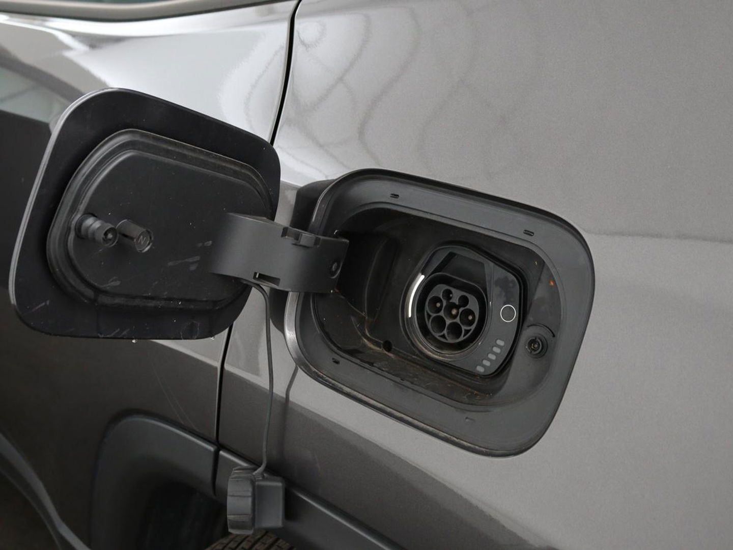 Jeep Compass 4xe 240 Plug-in Hybrid Electric S | Leder | Trekhaak | Alpine Sound | Stoel & stuurverwarming | Navigatie | Xenon | Camera | Carplay | Keyless | Climate control