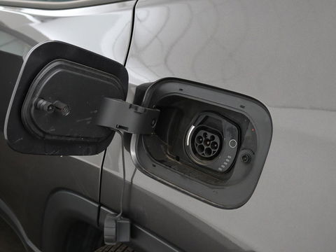 Jeep Compass 4xe 240 Plug-in Hybrid Electric S | Leder | Trekhaak | Alpine Sound | Stoel & stuurverwarming | Navigatie | Xenon | Camera | Carplay | Keyless | Climate control