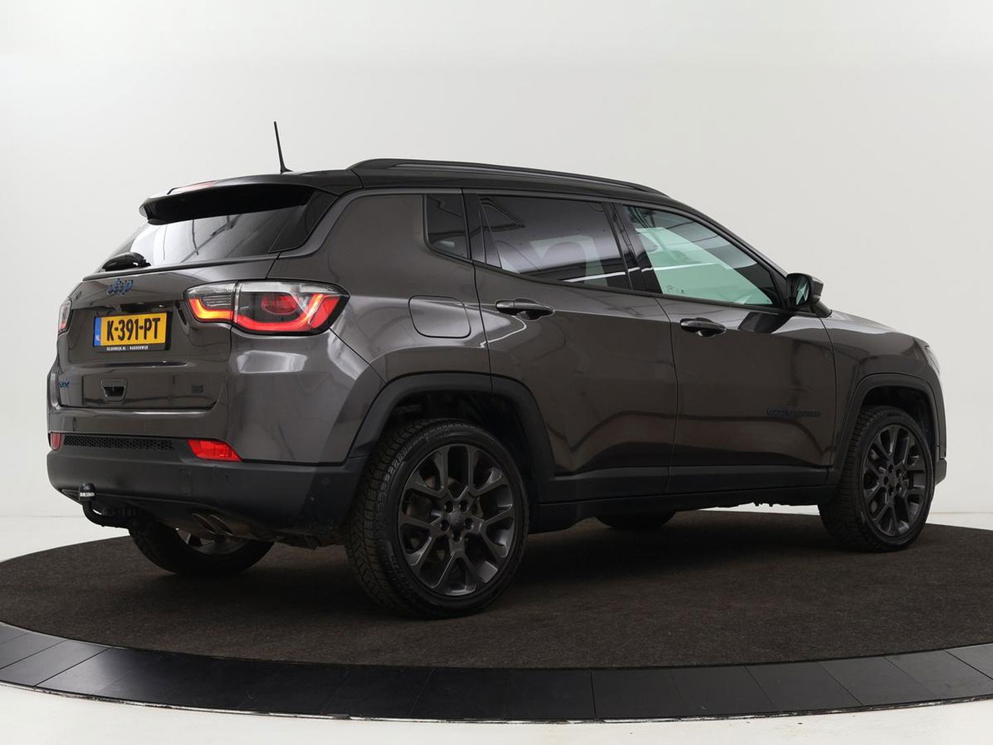 Jeep Compass 4xe 240 Plug-in Hybrid Electric S | Leder | Trekhaak | Alpine Sound | Stoel & stuurverwarming | Navigatie | Xenon | Camera | Carplay | Keyless | Climate control
