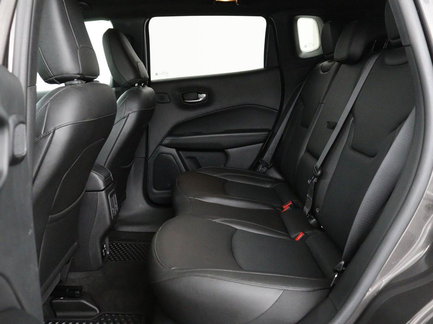Jeep Compass 4xe 240 Plug-in Hybrid Electric S | Leder | Trekhaak | Alpine Sound | Stoel & stuurverwarming | Navigatie | Xenon | Camera | Carplay | Keyless | Climate control